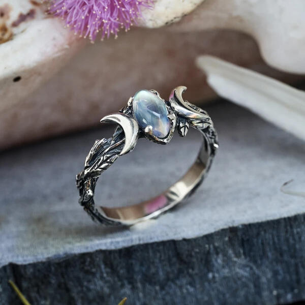 Wedding Ring - Original creators: blacktreelab.co/